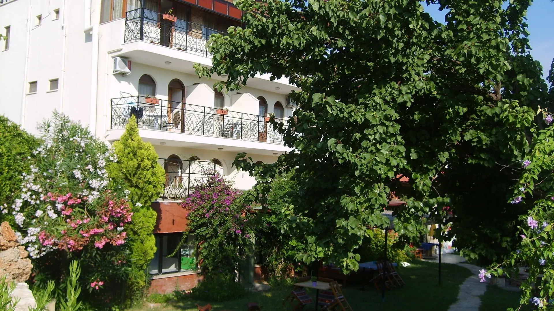 Muenih Otel Kusadası